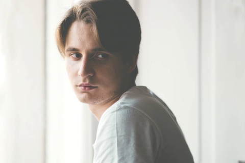 Simone De Vivo, scrittore 18enne: �Ci nascondiamo in piccole matrioske�